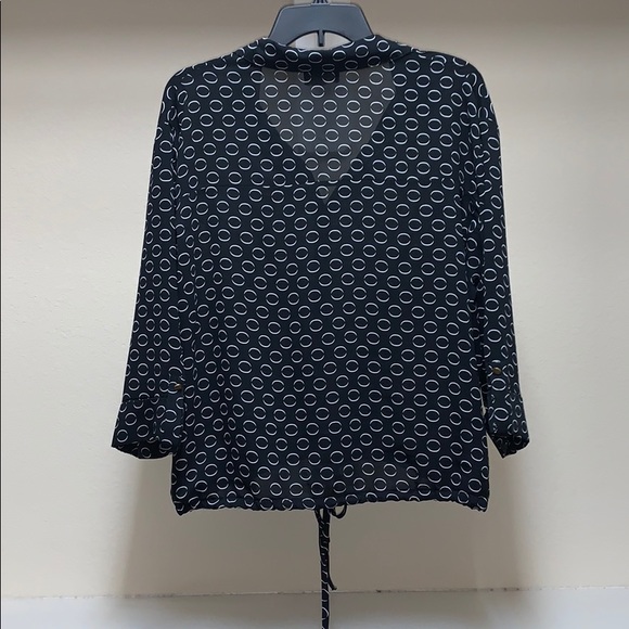 Blouse. - Picture 2 of 3